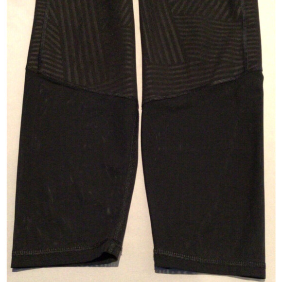 Old Navy Active Black Go-Dry Mesh Cutout Leggings – Size Medium Athleisure - Picture 4 of 4